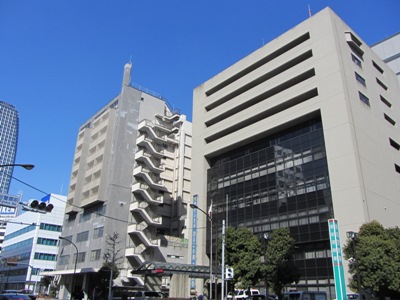 日赤本社通り 愛宕警察署