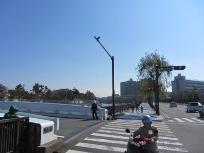 久里浜街道(県道211号) 久里浜駐屯地前交差点