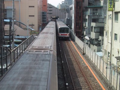 Marunouchi Line runs the ground in the Kourakuen station foreground.