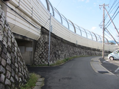 高速京葉道路下のトンネルを進む