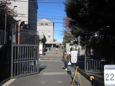 早稲田大学 早稲田キャンパス(本部) 北門を出て総合学術情報センターへ