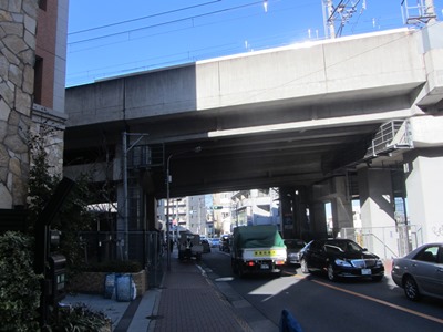豊島園通り 西武 池袋線/豊島線 高架下を北上