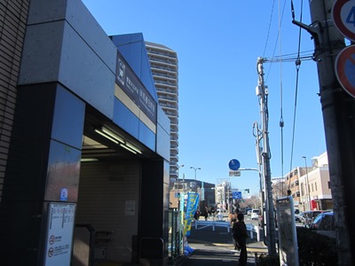 都道南田中町旭町線(443号)支線 春日町交番前交差点で環八を渡る